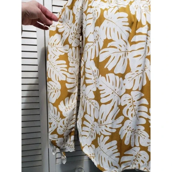 One Clothing Off Shoulder Tunic Top Women's Medium Gold Leaf Print Slit Sleeve - Picture 3 of 10